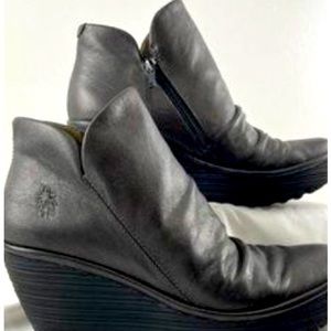 🪰Fly London Yip graphite black wedge sz8 euro 39